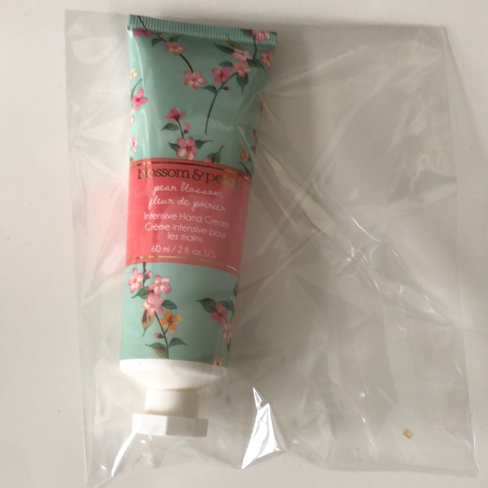 🌸 Blossom & Petals pear blossom hand cream